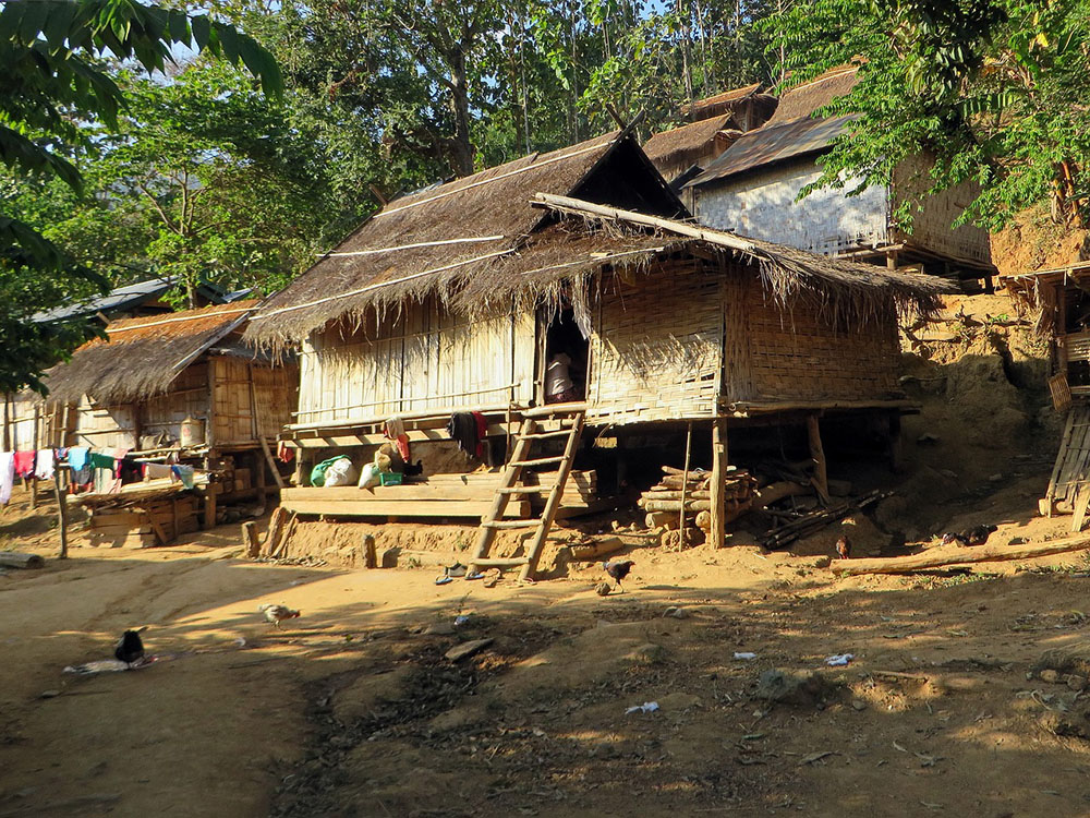 maison minorités ethniques Laos
